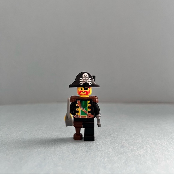 LEGO Pirates Captain Redbeard Minifigure - Picture 1 of 3